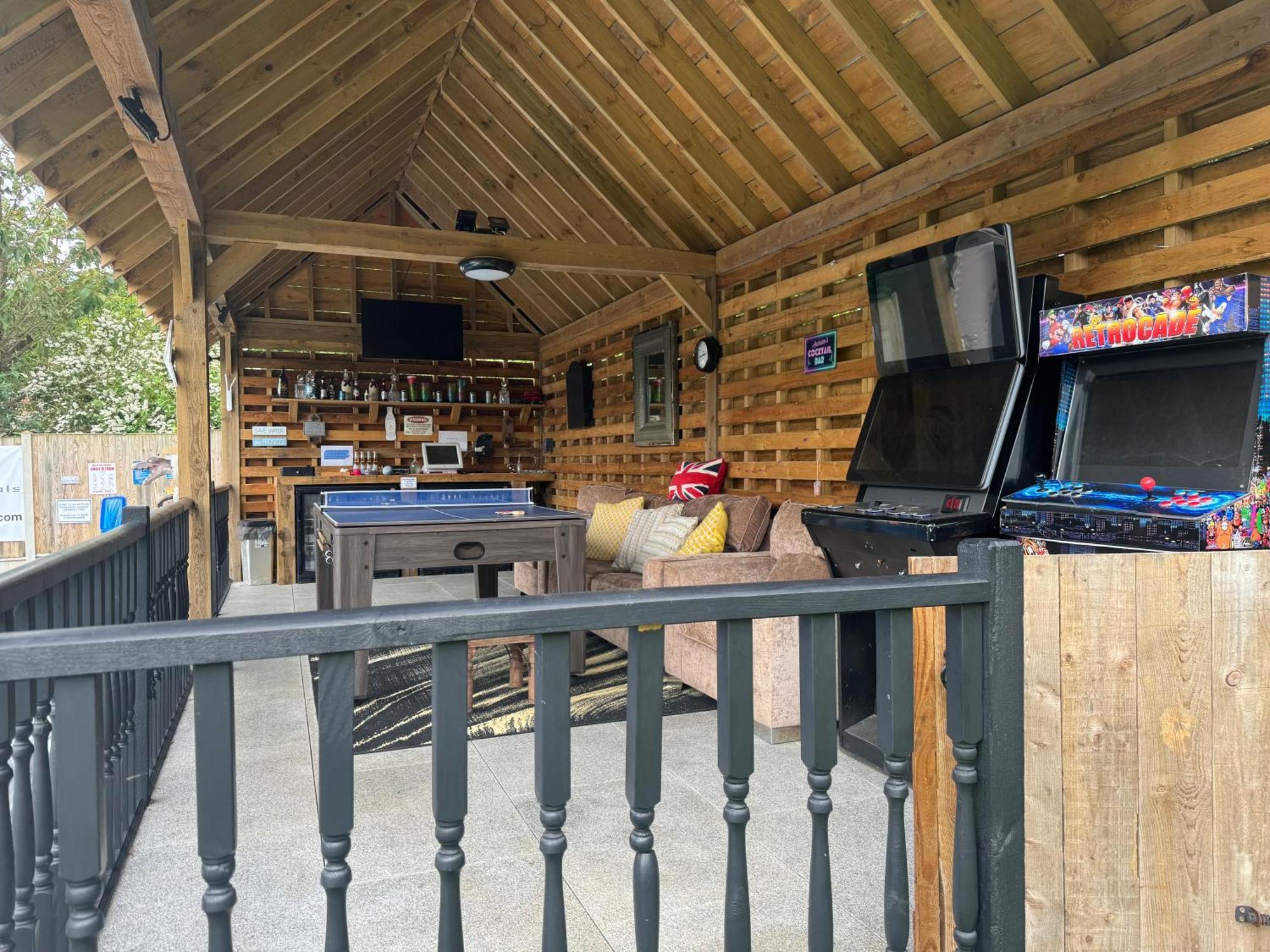 Luxurious Oasis Relax 32C Pool, Jacuzzi Games Bar Villa Дийл Екстериор снимка