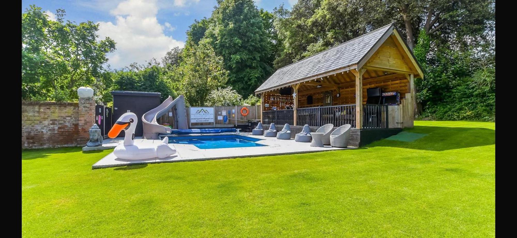Luxurious Oasis Relax 32C Pool, Jacuzzi Games Bar Villa Дийл Екстериор снимка
